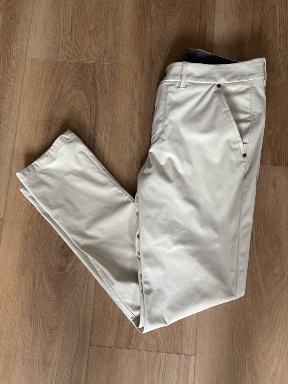 NWOT - Express
Men’s 32x32 slim stretch pants